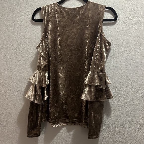 Cold shoulder crushed velvet top - Picture 3 of 3